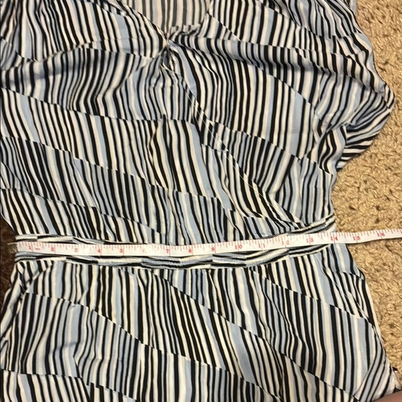 Banana Republic Black and White Patterned Pretend Wrap Blouse - Picture 12 of 13